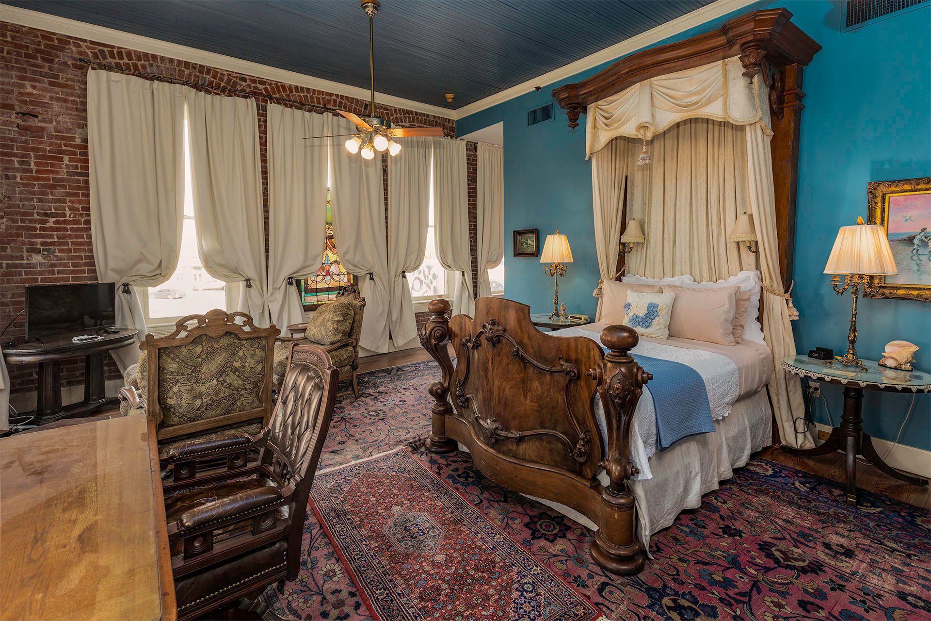 A guest room at the Ant Street Inn